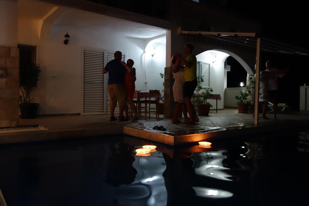 Bonaca Hotel Sutomore Exterior photo